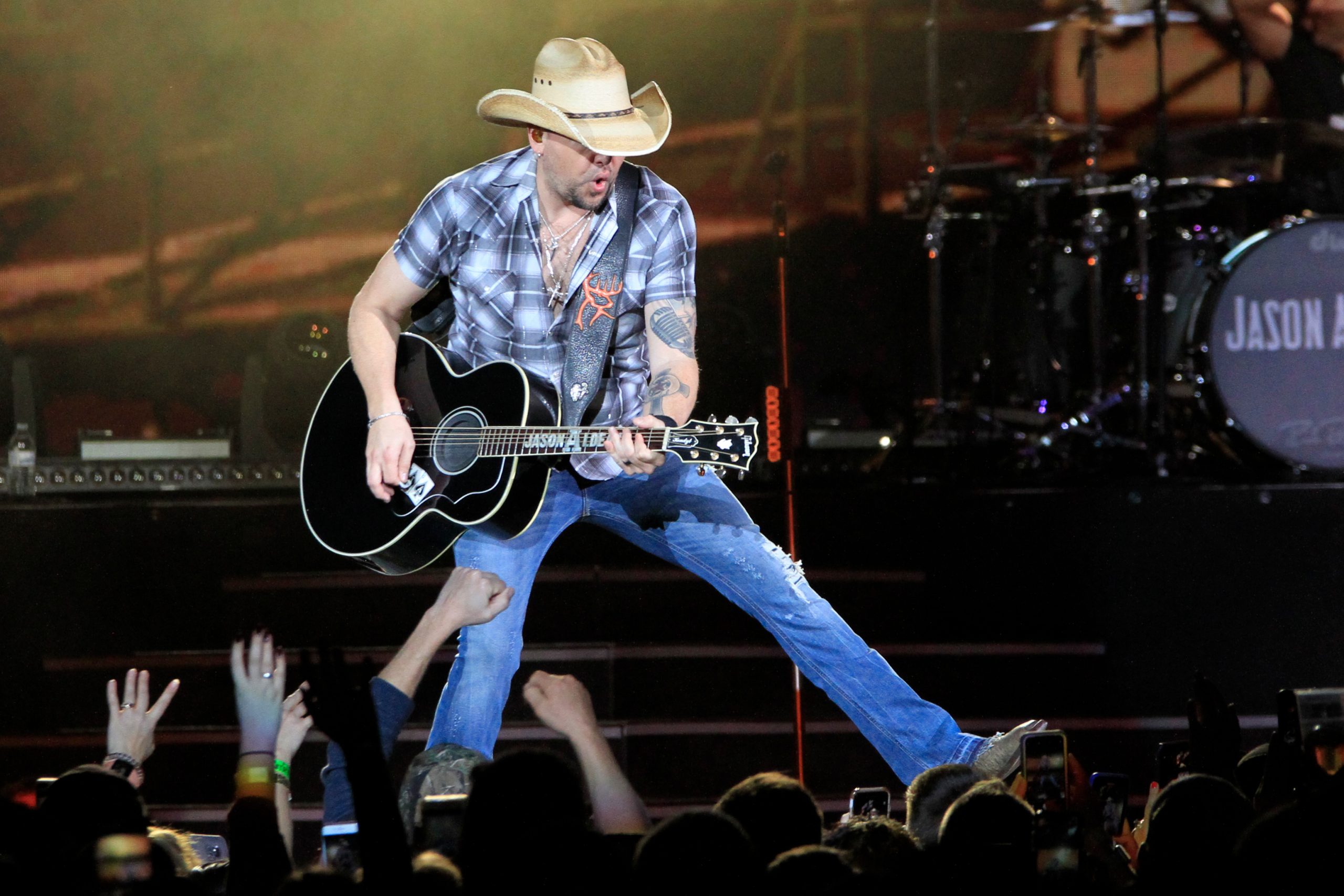 CONCERT REVIEW Jason Aldean is country consistency STAR 102.5