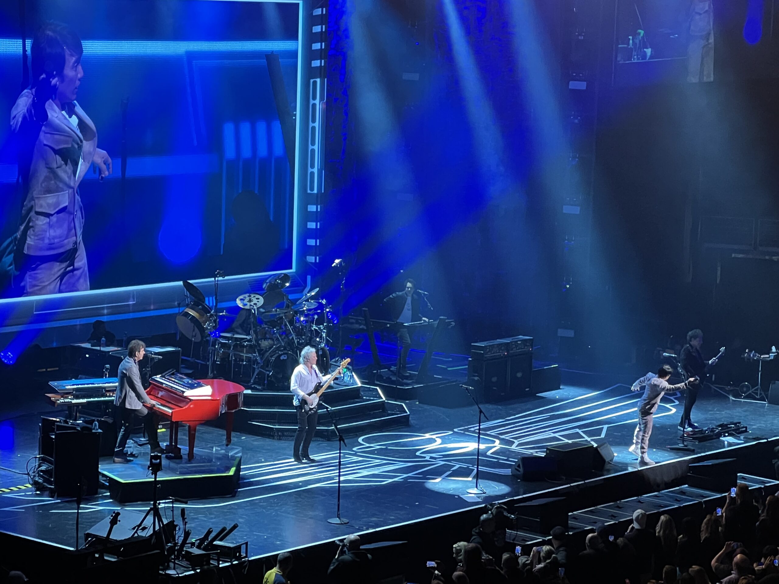 Journey and Toto celebrate rock n’ roll longevity in Des Moines tour stop Journey and Toto celebrate rock n’ roll longevity in Des Moines tour stop